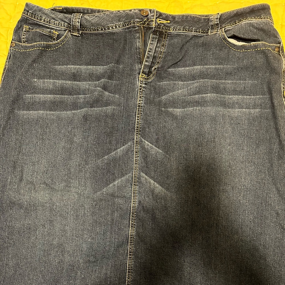 CATO denim skirt. Mid thigh length. Great condition